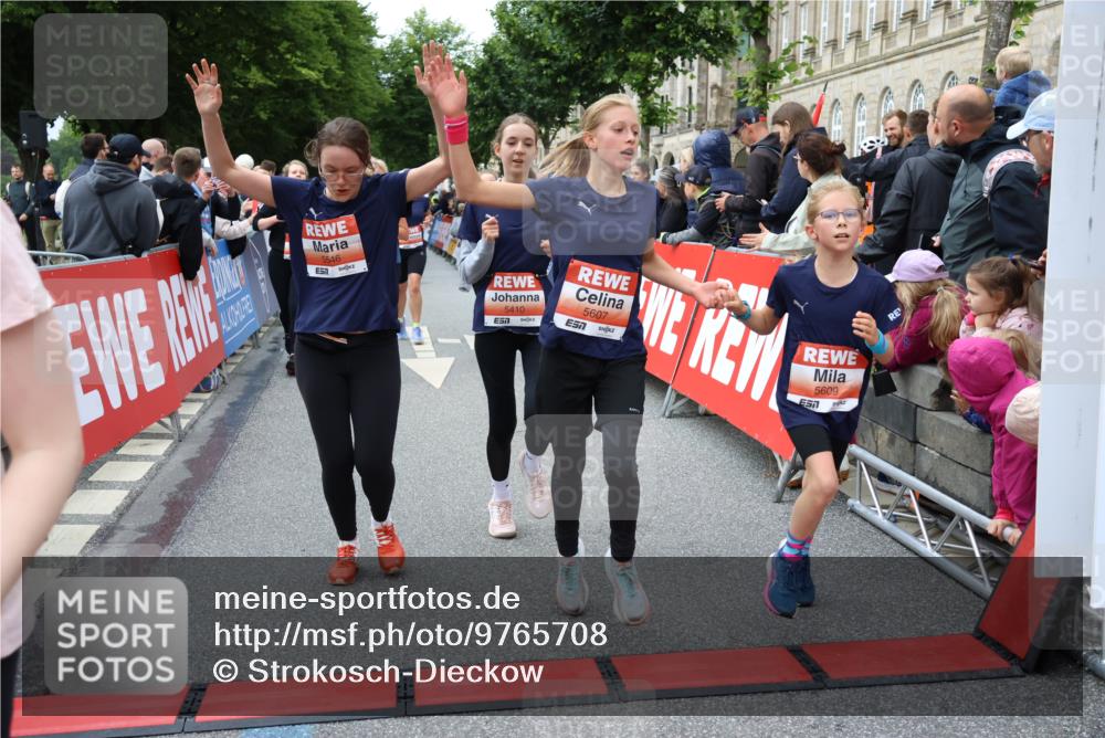 14.06.2026 - REWE Women's Run Strokosch-Dieckow http://msf.ph/oto/9765708 14.06.2026 11:02:09 Ziel 5092, 5121, 5141, 5160, 5170, 5194, 5343, 5398, 5410, 5456, 5518, 5520, 5546, 5586, 5607, 5609, 5610, 5641, 5659, 5853, 5865, 5917, 5992 meine-sportfotos.de