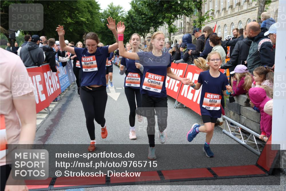 14.06.2026 - REWE Women's Run Strokosch-Dieckow http://msf.ph/oto/9765715 14.06.2026 11:02:09 Ziel 5092, 5121, 5141, 5160, 5170, 5194, 5343, 5398, 5410, 5456, 5518, 5520, 5546, 5586, 5607, 5609, 5610, 5641, 5659, 5853, 5865, 5917, 5992 meine-sportfotos.de