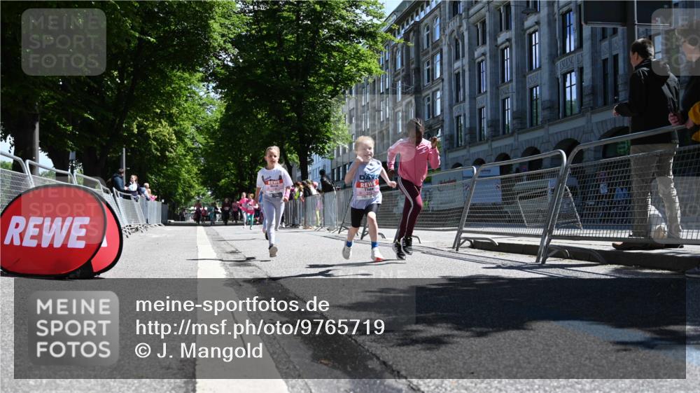 14.06.2026 - REWE Women's Run J. Mangold http://msf.ph/oto/9765719 14.06.2026 11:36:46 Ziel 116, 149, 178, 235, 277, 278, 313, 355, 363 meine-sportfotos.de