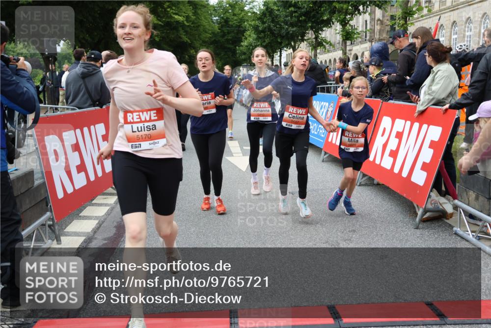 14.06.2026 - REWE Women's Run Strokosch-Dieckow http://msf.ph/oto/9765721 14.06.2026 11:02:08 Ziel 5092, 5121, 5141, 5160, 5170, 5194, 5241, 5343, 5398, 5410, 5456, 5518, 5520, 5546, 5586, 5607, 5609, 5610, 5641, 5659, 5853, 5865, 5917, 5992 meine-sportfotos.de