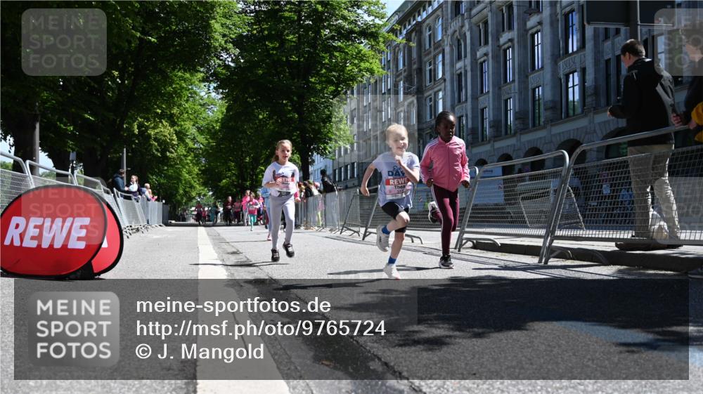 14.06.2026 - REWE Women's Run J. Mangold http://msf.ph/oto/9765724 14.06.2026 11:36:46 Ziel 116, 149, 178, 235, 277, 278, 313, 355, 363 meine-sportfotos.de
