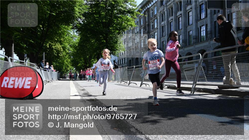 14.06.2026 - REWE Women's Run J. Mangold http://msf.ph/oto/9765727 14.06.2026 11:36:47 Ziel 116, 149, 178, 183, 235, 277, 278, 313, 352, 355, 363 meine-sportfotos.de
