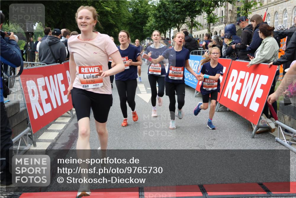 14.06.2026 - REWE Women's Run Strokosch-Dieckow http://msf.ph/oto/9765730 14.06.2026 11:02:08 Ziel 5092, 5121, 5141, 5160, 5170, 5194, 5241, 5343, 5398, 5410, 5456, 5518, 5520, 5546, 5586, 5607, 5609, 5610, 5641, 5659, 5853, 5865, 5917, 5992 meine-sportfotos.de