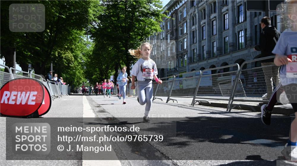 14.06.2026 - REWE Women's Run J. Mangold http://msf.ph/oto/9765739 14.06.2026 11:36:47 Ziel 116, 149, 178, 183, 235, 277, 278, 313, 352, 355, 363 meine-sportfotos.de