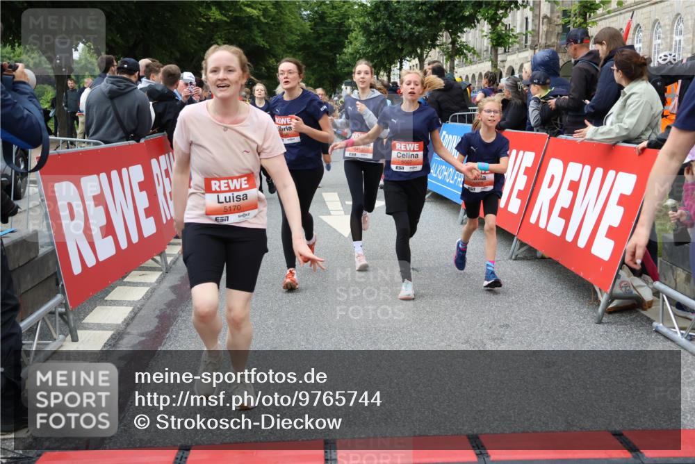 14.06.2026 - REWE Women's Run Strokosch-Dieckow http://msf.ph/oto/9765744 14.06.2026 11:02:08 Ziel 5092, 5121, 5141, 5160, 5170, 5194, 5241, 5343, 5398, 5410, 5456, 5518, 5520, 5546, 5586, 5607, 5609, 5610, 5641, 5659, 5853, 5865, 5917, 5992 meine-sportfotos.de