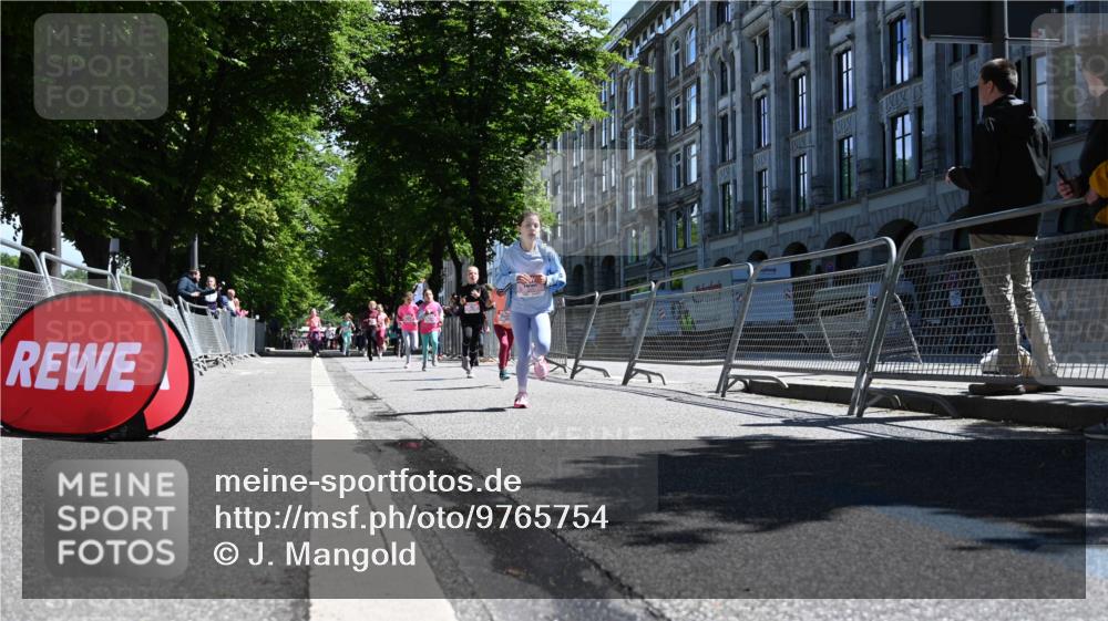 14.06.2026 - REWE Women's Run J. Mangold http://msf.ph/oto/9765754 14.06.2026 11:36:48 Ziel 116, 149, 178, 183, 235, 277, 278, 313, 352, 355 meine-sportfotos.de
