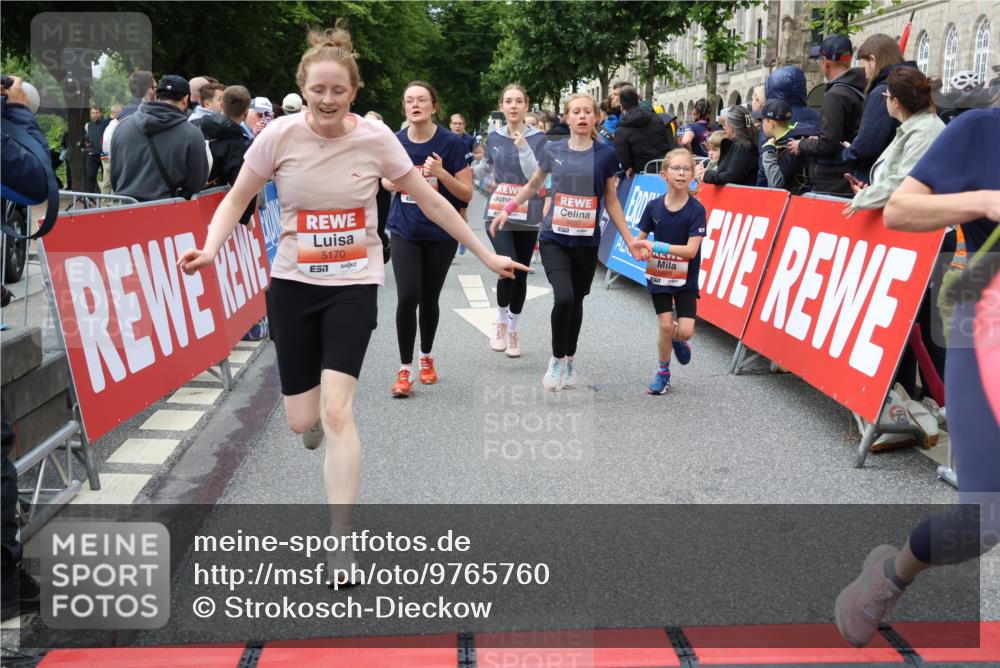 14.06.2026 - REWE Women's Run Strokosch-Dieckow http://msf.ph/oto/9765760 14.06.2026 11:02:08 Ziel 5092, 5121, 5141, 5160, 5170, 5194, 5241, 5343, 5398, 5410, 5456, 5518, 5520, 5546, 5586, 5607, 5609, 5610, 5641, 5659, 5853, 5865, 5917, 5992 meine-sportfotos.de
