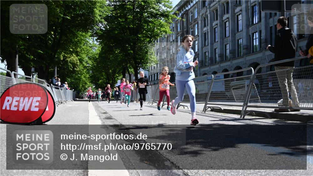 14.06.2026 - REWE Women's Run J. Mangold http://msf.ph/oto/9765770 14.06.2026 11:36:49 Ziel 108, 116, 149, 174, 178, 183, 232, 235, 277, 278, 313, 352, 355 meine-sportfotos.de