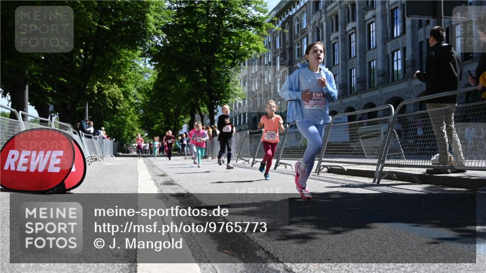 14.06.2026 - REWE Women's Run J. Mangold http://msf.ph/oto/9765773 14.06.2026 11:36:49 Ziel 108, 116, 149, 174, 178, 183, 232, 235, 277, 278, 313, 352, 355 meine-sportfotos.de