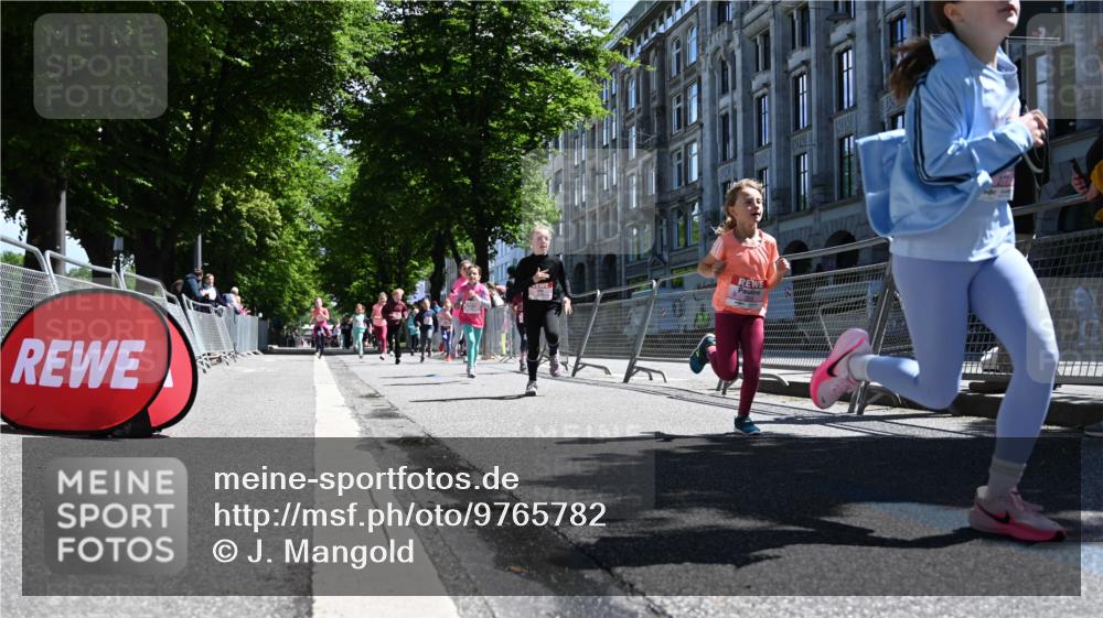14.06.2026 - REWE Women's Run J. Mangold http://msf.ph/oto/9765782 14.06.2026 11:36:50 Ziel 108, 116, 142, 149, 174, 178, 183, 232, 277, 278, 313, 352, 355 meine-sportfotos.de