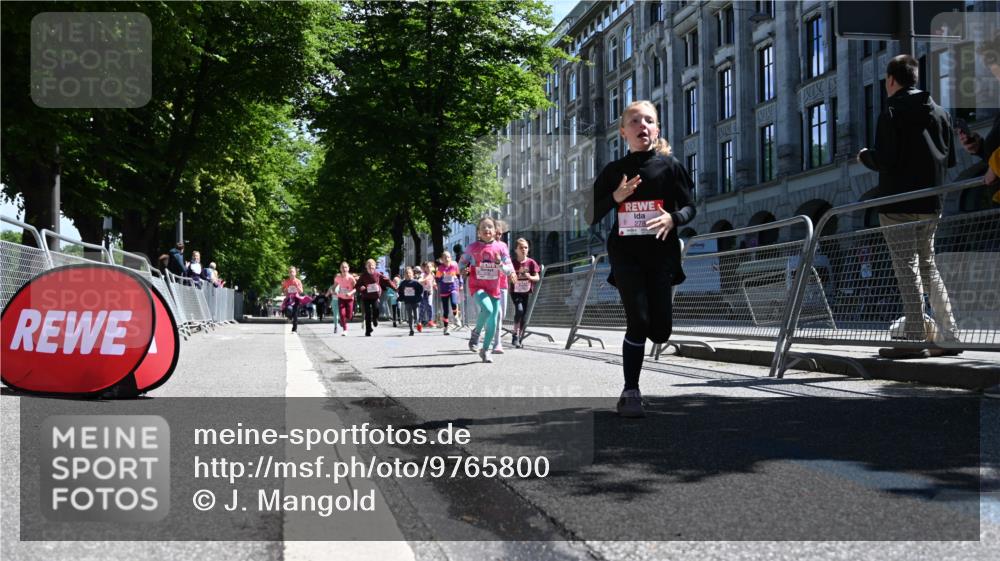 14.06.2026 - REWE Women's Run J. Mangold http://msf.ph/oto/9765800 14.06.2026 11:36:51 Ziel 108, 116, 123, 126, 142, 174, 175, 178, 183, 232, 265, 266, 277, 278, 352, 355 meine-sportfotos.de