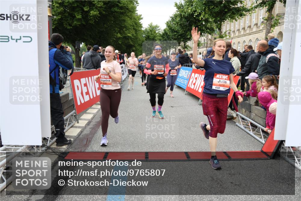 14.06.2026 - REWE Women's Run Strokosch-Dieckow http://msf.ph/oto/9765807 14.06.2026 11:02:06 Ziel 5022, 5092, 5141, 5160, 5170, 5194, 5213, 5241, 5343, 5398, 5410, 5518, 5520, 5546, 5586, 5607, 5609, 5641, 5659, 5776, 5853, 5917 meine-sportfotos.de