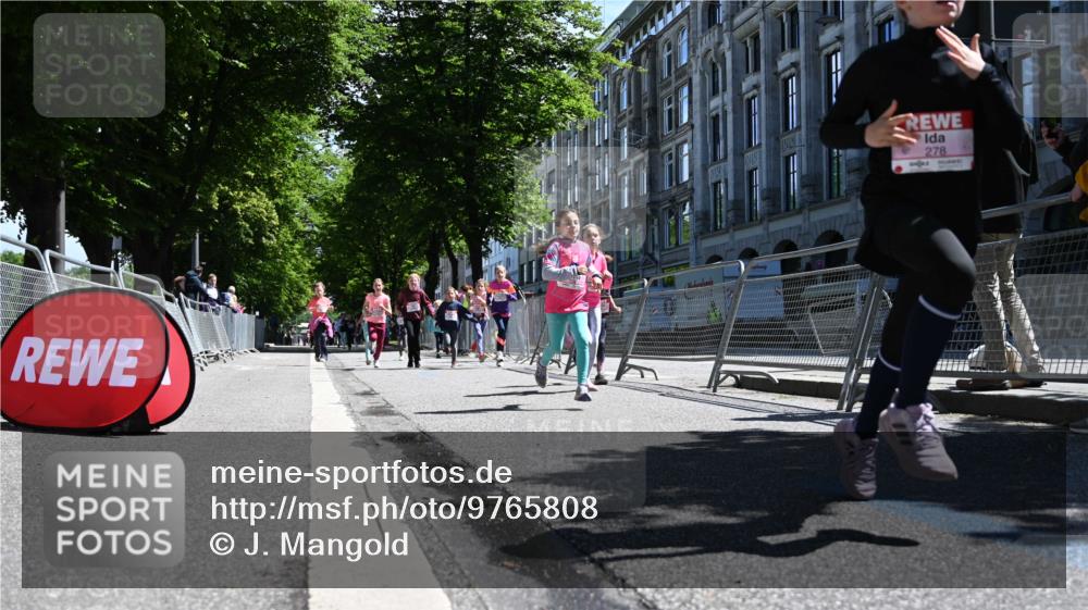 14.06.2026 - REWE Women's Run J. Mangold http://msf.ph/oto/9765808 14.06.2026 11:36:52 Ziel 108, 123, 126, 142, 174, 175, 178, 183, 232, 262, 265, 266, 277, 278, 352, 355 meine-sportfotos.de