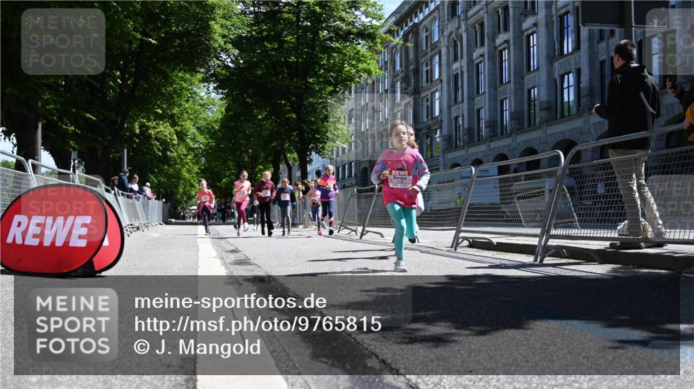 14.06.2026 - REWE Women's Run J. Mangold http://msf.ph/oto/9765815 14.06.2026 11:36:52 Ziel 108, 123, 126, 142, 174, 175, 178, 183, 232, 262, 265, 266, 277, 278, 352, 355 meine-sportfotos.de
