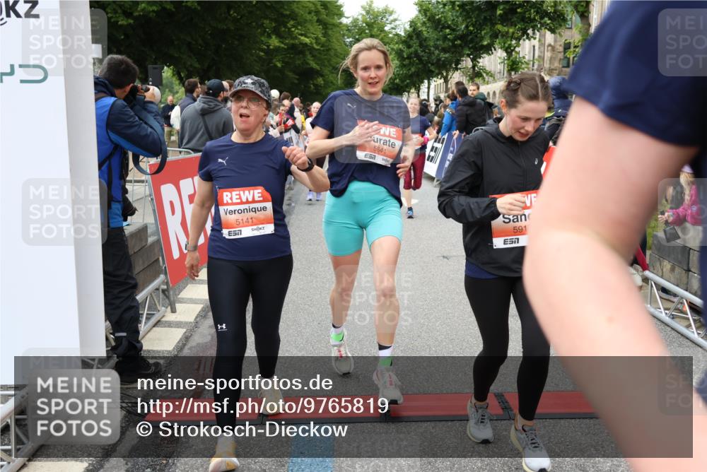 14.06.2026 - REWE Women's Run Strokosch-Dieckow http://msf.ph/oto/9765819 14.06.2026 11:02:03 Ziel 5022, 5052, 5053, 5056, 5059, 5092, 5112, 5141, 5160, 5194, 5213, 5241, 5343, 5360, 5398, 5518, 5520, 5586, 5641, 5659, 5720, 5721, 5776, 5853, 5917, 5921 meine-sportfotos.de