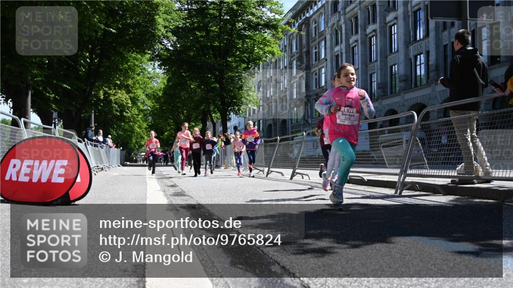 14.06.2026 - REWE Women's Run J. Mangold http://msf.ph/oto/9765824 14.06.2026 11:36:52 Ziel 108, 123, 126, 142, 174, 175, 178, 183, 232, 262, 265, 266, 277, 278, 352, 355 meine-sportfotos.de
