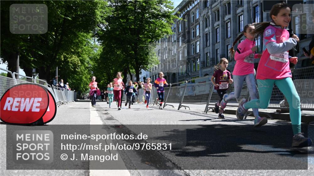 14.06.2026 - REWE Women's Run J. Mangold http://msf.ph/oto/9765831 14.06.2026 11:36:53 Ziel 108, 123, 126, 142, 174, 175, 178, 183, 232, 262, 265, 266, 277, 278, 352, 355 meine-sportfotos.de
