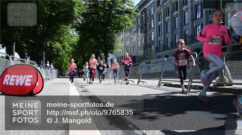 14.06.2026 - REWE Women's Run J. Mangold http://msf.ph/oto/9765835 14.06.2026 11:36:53 Ziel 108, 123, 126, 142, 174, 175, 178, 183, 232, 262, 265, 266, 277, 278, 352, 355 meine-sportfotos.de