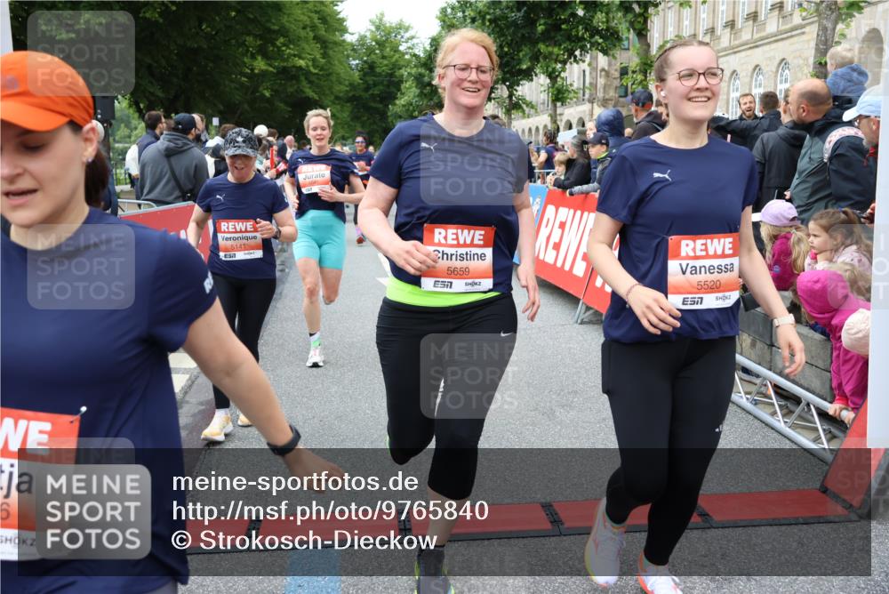 14.06.2026 - REWE Women's Run Strokosch-Dieckow http://msf.ph/oto/9765840 14.06.2026 11:02:02 Ziel 5022, 5052, 5053, 5056, 5059, 5092, 5112, 5141, 5160, 5194, 5213, 5241, 5330, 5360, 5398, 5518, 5520, 5586, 5641, 5659, 5720, 5721, 5776, 5917, 5921, 6045 meine-sportfotos.de