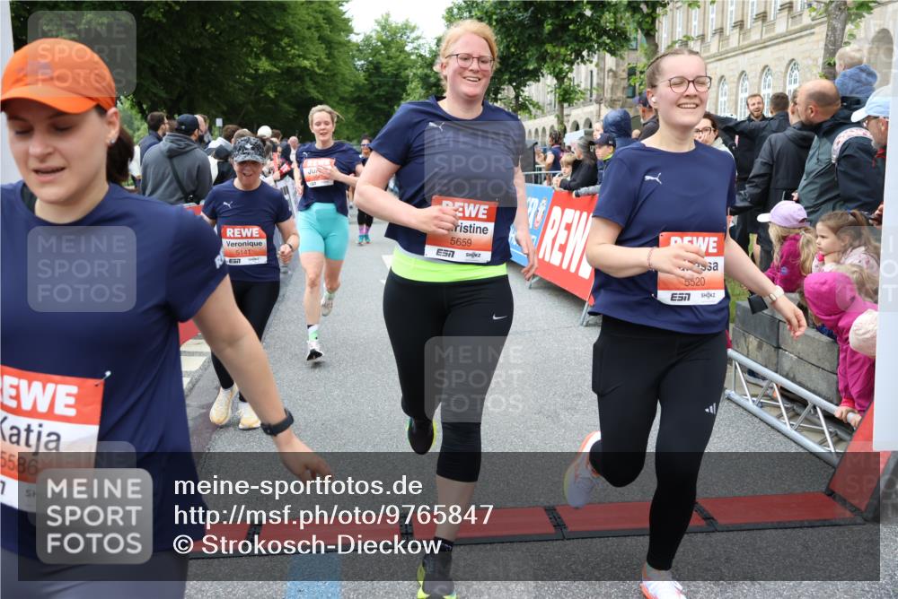 14.06.2026 - REWE Women's Run Strokosch-Dieckow http://msf.ph/oto/9765847 14.06.2026 11:02:02 Ziel 5022, 5052, 5053, 5056, 5059, 5092, 5112, 5141, 5160, 5194, 5213, 5241, 5330, 5360, 5398, 5518, 5520, 5586, 5641, 5659, 5720, 5721, 5776, 5917, 5921, 6045 meine-sportfotos.de