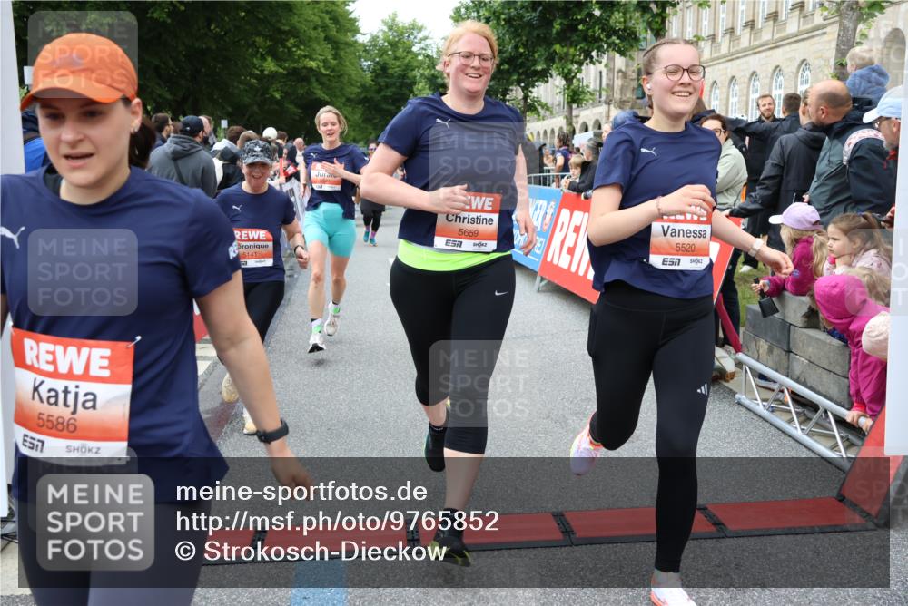 14.06.2026 - REWE Women's Run Strokosch-Dieckow http://msf.ph/oto/9765852 14.06.2026 11:02:02 Ziel 5022, 5052, 5053, 5056, 5059, 5092, 5112, 5141, 5160, 5194, 5213, 5241, 5330, 5360, 5398, 5518, 5520, 5586, 5641, 5659, 5720, 5721, 5776, 5917, 5921, 6045 meine-sportfotos.de