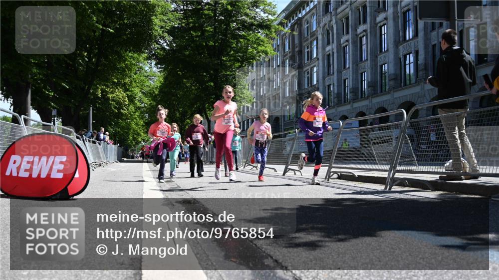 14.06.2026 - REWE Women's Run J. Mangold http://msf.ph/oto/9765854 14.06.2026 11:36:54 Ziel 108, 123, 126, 142, 174, 175, 178, 183, 232, 262, 265, 266, 278, 352, 355 meine-sportfotos.de