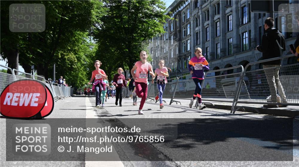 14.06.2026 - REWE Women's Run J. Mangold http://msf.ph/oto/9765856 14.06.2026 11:36:54 Ziel 108, 123, 126, 142, 174, 175, 178, 183, 232, 262, 265, 266, 278, 352, 355 meine-sportfotos.de