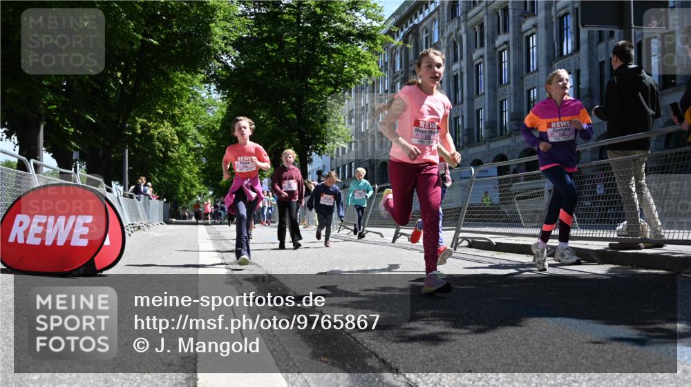 14.06.2026 - REWE Women's Run J. Mangold http://msf.ph/oto/9765867 14.06.2026 11:36:55 Ziel 107, 108, 123, 126, 140, 142, 174, 175, 178, 183, 232, 262, 265, 266, 278, 302, 350, 352 meine-sportfotos.de