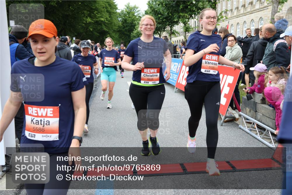 14.06.2026 - REWE Women's Run Strokosch-Dieckow http://msf.ph/oto/9765869 14.06.2026 11:02:02 Ziel 5022, 5052, 5053, 5056, 5059, 5092, 5112, 5141, 5160, 5194, 5213, 5241, 5330, 5360, 5398, 5518, 5520, 5586, 5641, 5659, 5720, 5721, 5776, 5917, 5921, 6045 meine-sportfotos.de