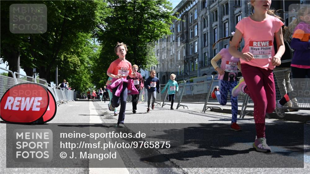 14.06.2026 - REWE Women's Run J. Mangold http://msf.ph/oto/9765875 14.06.2026 11:36:56 Ziel 107, 108, 123, 126, 140, 142, 174, 175, 178, 183, 207, 232, 262, 265, 266, 302, 350, 352 meine-sportfotos.de