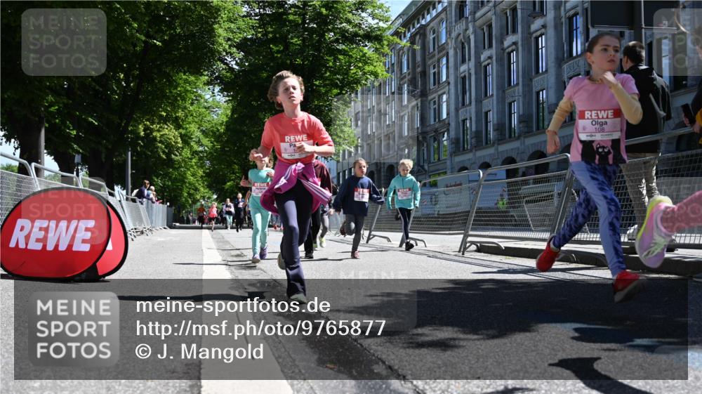 14.06.2026 - REWE Women's Run J. Mangold http://msf.ph/oto/9765877 14.06.2026 11:36:56 Ziel 107, 108, 123, 126, 140, 142, 174, 175, 178, 183, 207, 232, 262, 265, 266, 302, 350, 352 meine-sportfotos.de