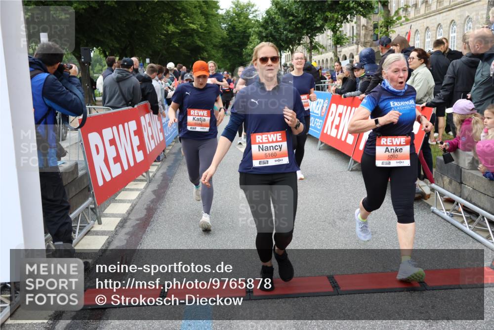 14.06.2026 - REWE Women's Run Strokosch-Dieckow http://msf.ph/oto/9765878 14.06.2026 11:02:01 Ziel 5022, 5052, 5053, 5056, 5059, 5092, 5112, 5141, 5160, 5213, 5241, 5330, 5360, 5518, 5520, 5586, 5641, 5659, 5720, 5721, 5776, 5917, 5921, 6015, 6045 meine-sportfotos.de