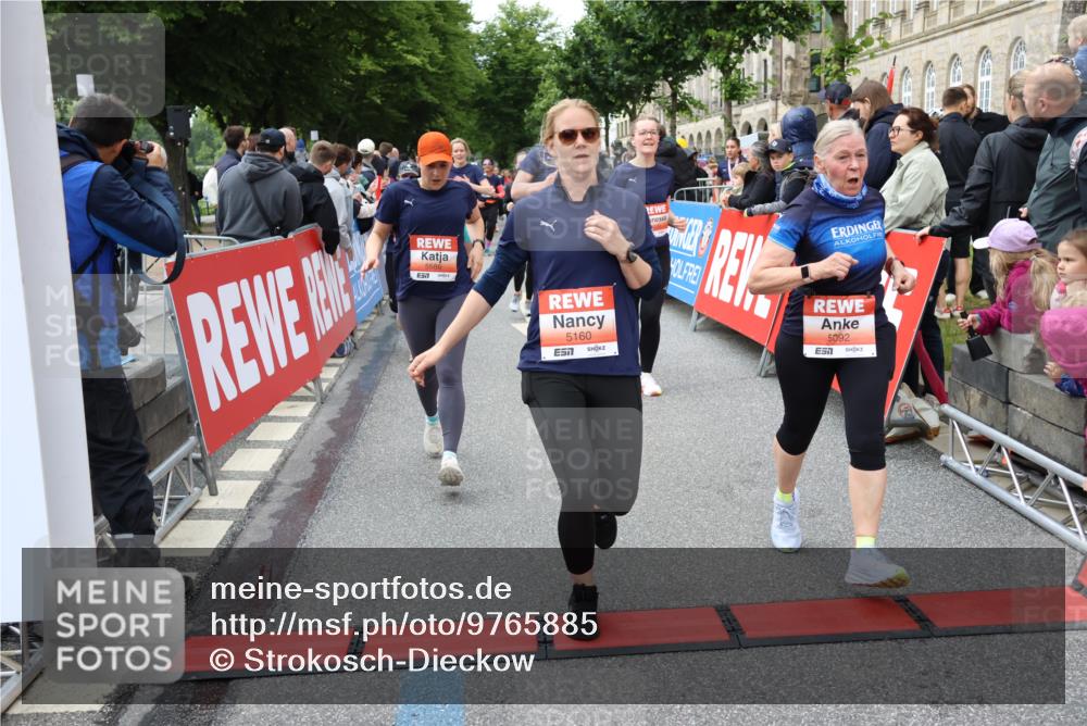 14.06.2026 - REWE Women's Run Strokosch-Dieckow http://msf.ph/oto/9765885 14.06.2026 11:02:01 Ziel 5022, 5052, 5053, 5056, 5059, 5092, 5112, 5141, 5160, 5213, 5241, 5330, 5360, 5518, 5520, 5586, 5641, 5659, 5720, 5721, 5776, 5917, 5921, 6015, 6045 meine-sportfotos.de