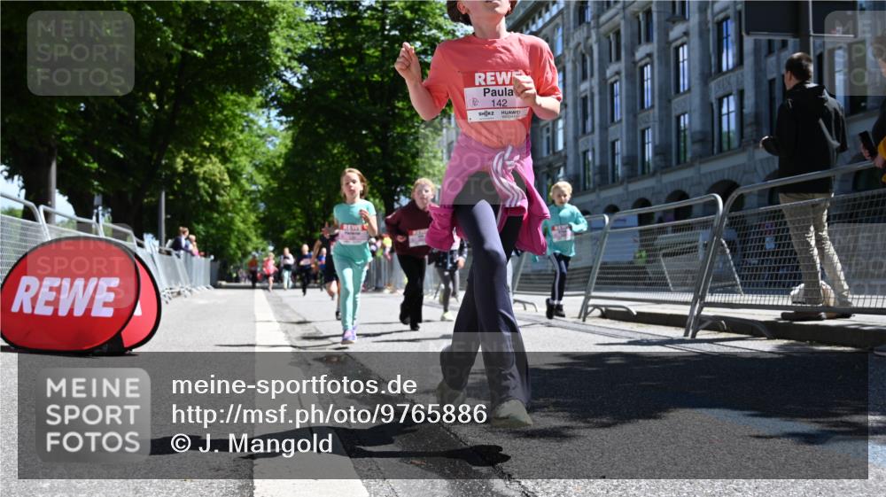 14.06.2026 - REWE Women's Run J. Mangold http://msf.ph/oto/9765886 14.06.2026 11:36:56 Ziel 107, 108, 123, 126, 140, 142, 174, 175, 178, 183, 207, 232, 262, 265, 266, 302, 350, 352 meine-sportfotos.de