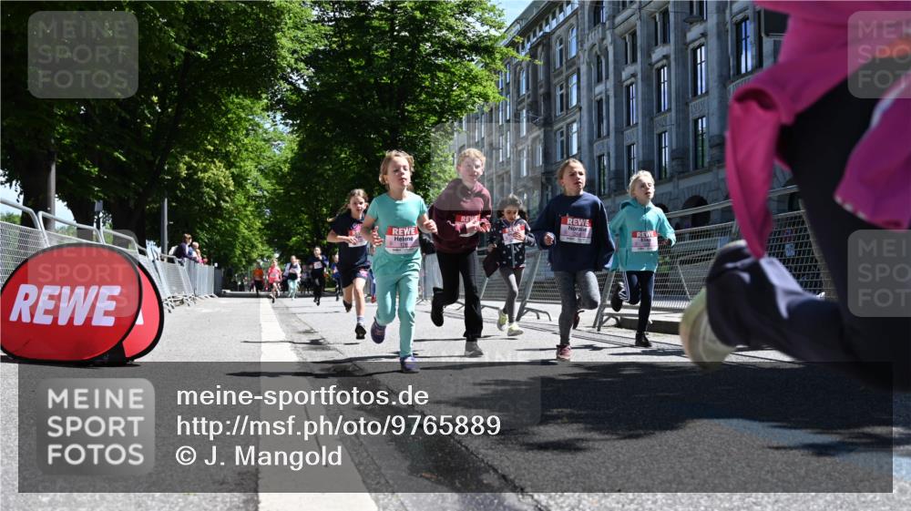 14.06.2026 - REWE Women's Run J. Mangold http://msf.ph/oto/9765889 14.06.2026 11:36:57 Ziel 107, 108, 123, 126, 140, 142, 174, 175, 183, 207, 232, 262, 265, 266, 302, 350, 352 meine-sportfotos.de