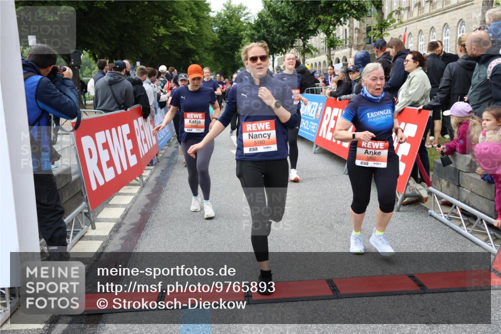 14.06.2026 - REWE Women's Run Strokosch-Dieckow http://msf.ph/oto/9765893 14.06.2026 11:02:01 Ziel 5022, 5052, 5053, 5056, 5059, 5092, 5112, 5141, 5160, 5213, 5241, 5330, 5360, 5518, 5520, 5586, 5641, 5659, 5720, 5721, 5776, 5917, 5921, 6015, 6045 meine-sportfotos.de