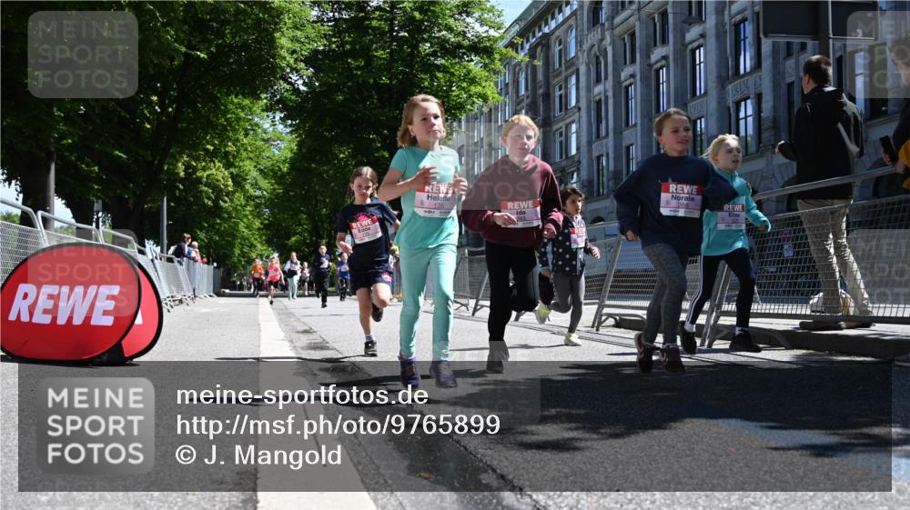 14.06.2026 - REWE Women's Run J. Mangold http://msf.ph/oto/9765899 14.06.2026 11:36:57 Ziel 107, 108, 123, 126, 140, 142, 174, 175, 183, 207, 232, 262, 265, 266, 302, 350, 352 meine-sportfotos.de
