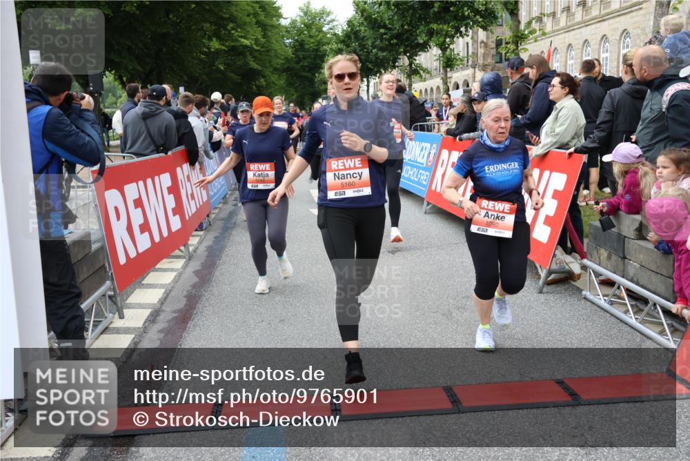 14.06.2026 - REWE Women's Run Strokosch-Dieckow http://msf.ph/oto/9765901 14.06.2026 11:02:01 Ziel 5022, 5052, 5053, 5056, 5059, 5092, 5112, 5141, 5160, 5213, 5241, 5330, 5360, 5518, 5520, 5586, 5641, 5659, 5720, 5721, 5776, 5917, 5921, 6015, 6045 meine-sportfotos.de