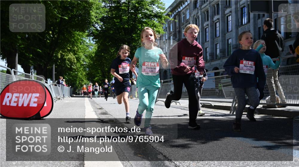 14.06.2026 - REWE Women's Run J. Mangold http://msf.ph/oto/9765904 14.06.2026 11:36:57 Ziel 107, 108, 123, 126, 140, 142, 174, 175, 183, 207, 232, 262, 265, 266, 302, 350, 352 meine-sportfotos.de