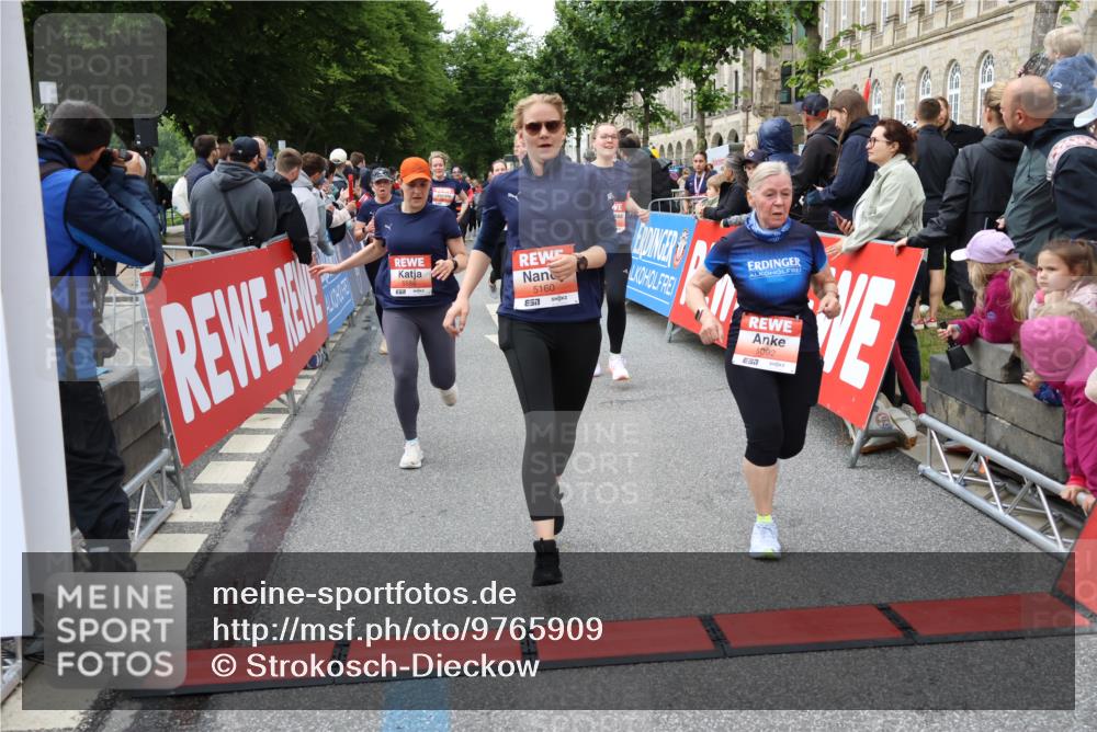 14.06.2026 - REWE Women's Run Strokosch-Dieckow http://msf.ph/oto/9765909 14.06.2026 11:02:01 Ziel 5022, 5052, 5053, 5056, 5059, 5092, 5112, 5141, 5160, 5213, 5241, 5330, 5360, 5518, 5520, 5586, 5641, 5659, 5720, 5721, 5776, 5917, 5921, 6015, 6045 meine-sportfotos.de