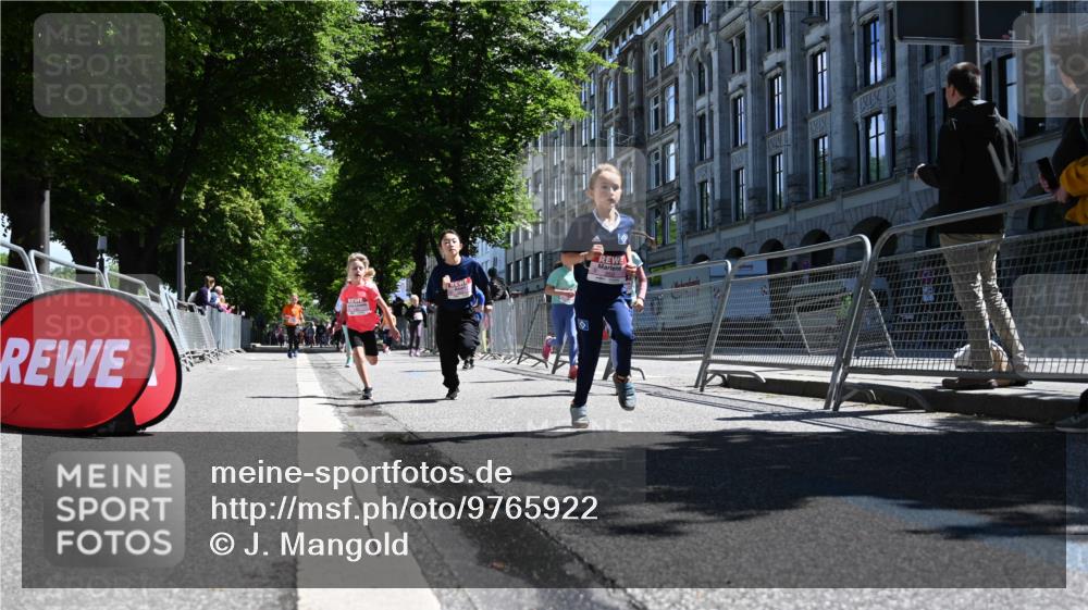 14.06.2026 - REWE Women's Run J. Mangold http://msf.ph/oto/9765922 14.06.2026 11:37:00 Ziel 102, 107, 123, 126, 135, 140, 142, 175, 207, 245, 258, 262, 265, 266, 275, 302, 324, 341, 350 meine-sportfotos.de