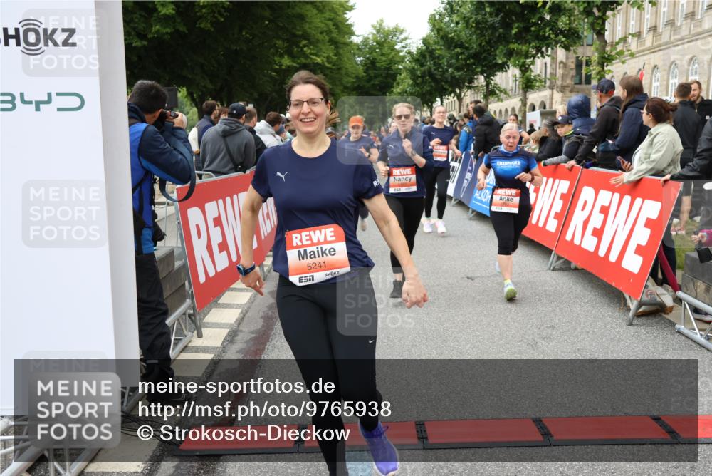 14.06.2026 - REWE Women's Run Strokosch-Dieckow http://msf.ph/oto/9765938 14.06.2026 11:02:00 Ziel 5022, 5052, 5053, 5056, 5059, 5092, 5112, 5141, 5160, 5213, 5241, 5330, 5360, 5520, 5586, 5641, 5659, 5720, 5721, 5776, 5917, 5921, 6015, 6045 meine-sportfotos.de