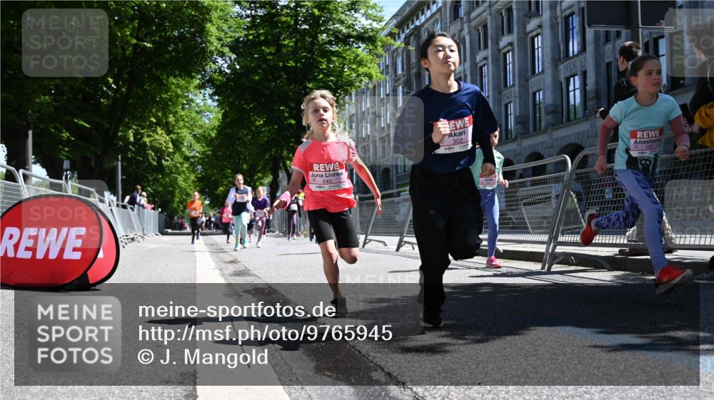 14.06.2026 - REWE Women's Run J. Mangold http://msf.ph/oto/9765945 14.06.2026 11:37:02 Ziel 102, 107, 124, 135, 140, 167, 180, 207, 245, 258, 259, 262, 275, 302, 324, 341, 350 meine-sportfotos.de