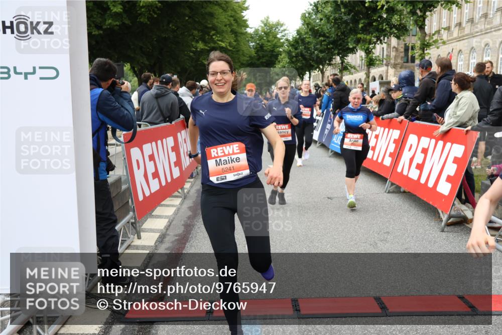 14.06.2026 - REWE Women's Run Strokosch-Dieckow http://msf.ph/oto/9765947 14.06.2026 11:02:00 Ziel 5022, 5052, 5053, 5056, 5059, 5092, 5112, 5141, 5160, 5213, 5241, 5330, 5360, 5520, 5586, 5641, 5659, 5720, 5721, 5776, 5917, 5921, 6015, 6045 meine-sportfotos.de