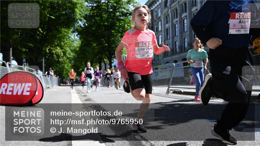 14.06.2026 - REWE Women's Run J. Mangold http://msf.ph/oto/9765950 14.06.2026 11:37:02 Ziel 102, 107, 124, 135, 140, 167, 180, 207, 245, 258, 259, 262, 275, 302, 324, 341, 350 meine-sportfotos.de