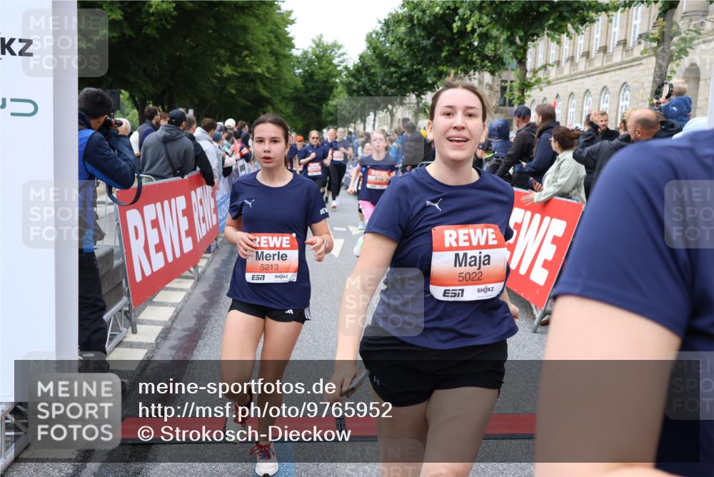 14.06.2026 - REWE Women's Run Strokosch-Dieckow http://msf.ph/oto/9765952 14.06.2026 11:01:58 Ziel 5022, 5052, 5053, 5056, 5059, 5092, 5112, 5160, 5213, 5241, 5330, 5360, 5445, 5520, 5586, 5659, 5720, 5721, 5776, 5921, 6015, 6045 meine-sportfotos.de