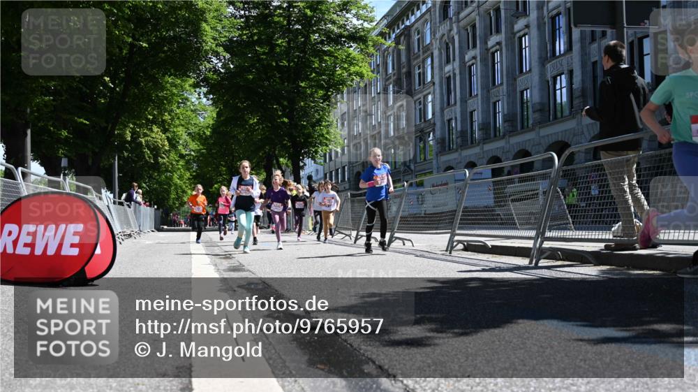 14.06.2026 - REWE Women's Run J. Mangold http://msf.ph/oto/9765957 14.06.2026 11:37:03 Ziel 102, 107, 124, 135, 140, 167, 180, 207, 245, 258, 259, 275, 302, 314, 315, 324, 341, 350 meine-sportfotos.de