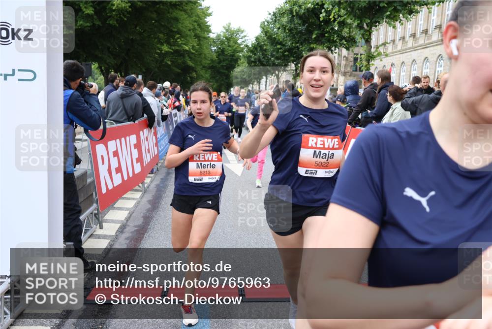 14.06.2026 - REWE Women's Run Strokosch-Dieckow http://msf.ph/oto/9765963 14.06.2026 11:01:58 Ziel 5022, 5052, 5053, 5056, 5059, 5092, 5112, 5160, 5213, 5241, 5330, 5360, 5445, 5520, 5586, 5659, 5720, 5721, 5776, 5921, 6015, 6045 meine-sportfotos.de