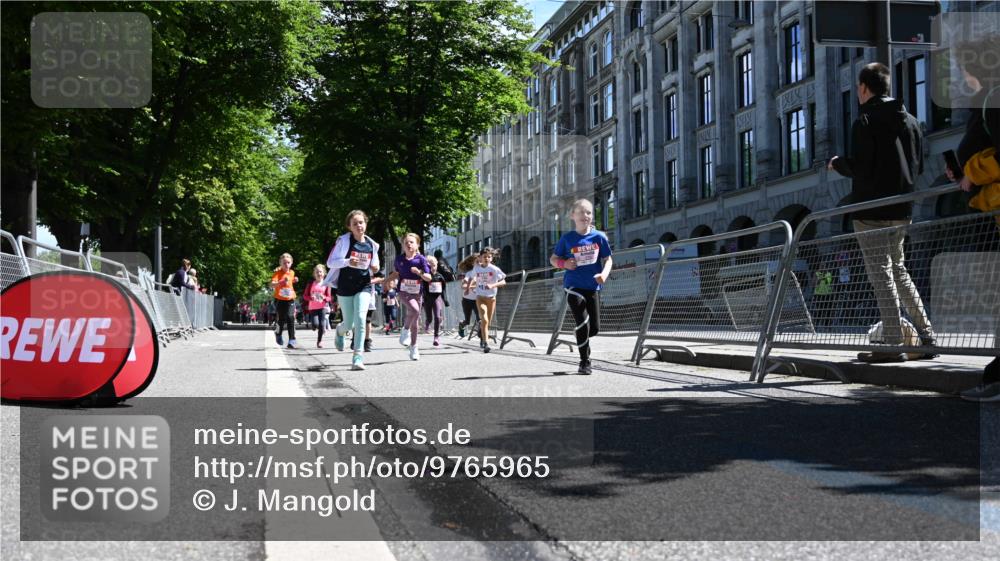 14.06.2026 - REWE Women's Run J. Mangold http://msf.ph/oto/9765965 14.06.2026 11:37:03 Ziel 102, 107, 124, 135, 140, 167, 180, 207, 245, 258, 259, 275, 302, 314, 315, 324, 341, 350 meine-sportfotos.de