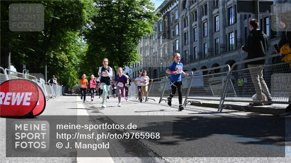 14.06.2026 - REWE Women's Run J. Mangold http://msf.ph/oto/9765968 14.06.2026 11:37:03 Ziel 102, 107, 124, 135, 140, 167, 180, 207, 245, 258, 259, 275, 302, 314, 315, 324, 341, 350 meine-sportfotos.de